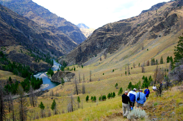 Hiking along the Lower Middle Fork